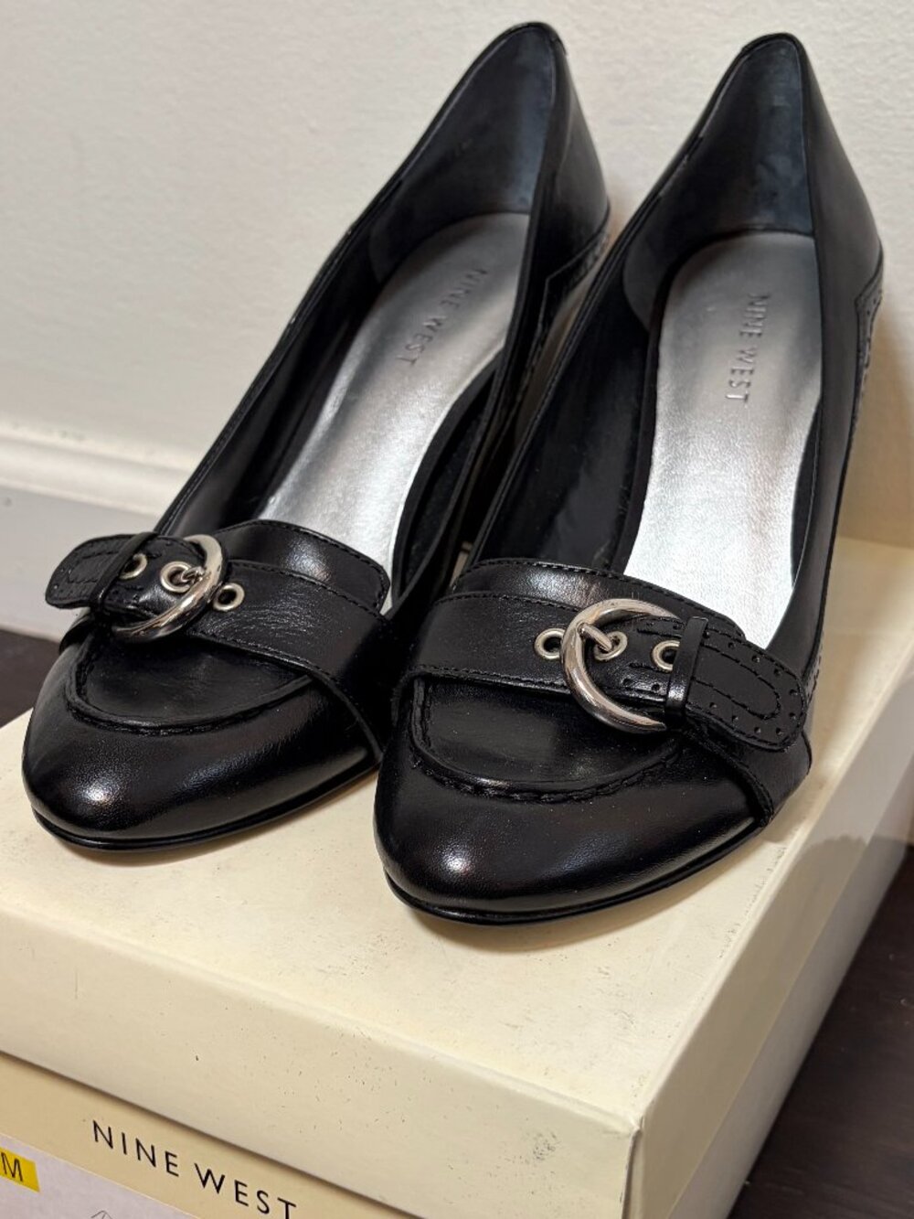 y2k ~2006 Nine West Ossao Black Leather Buckle Accent Block Heel Pumps Shoes 7.5